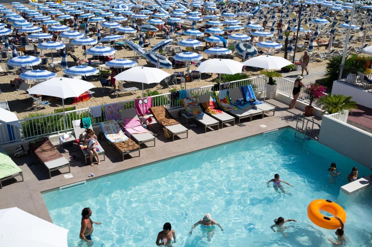 Hotel Canarie リド・ディ・イエゾロ エクステリア 写真