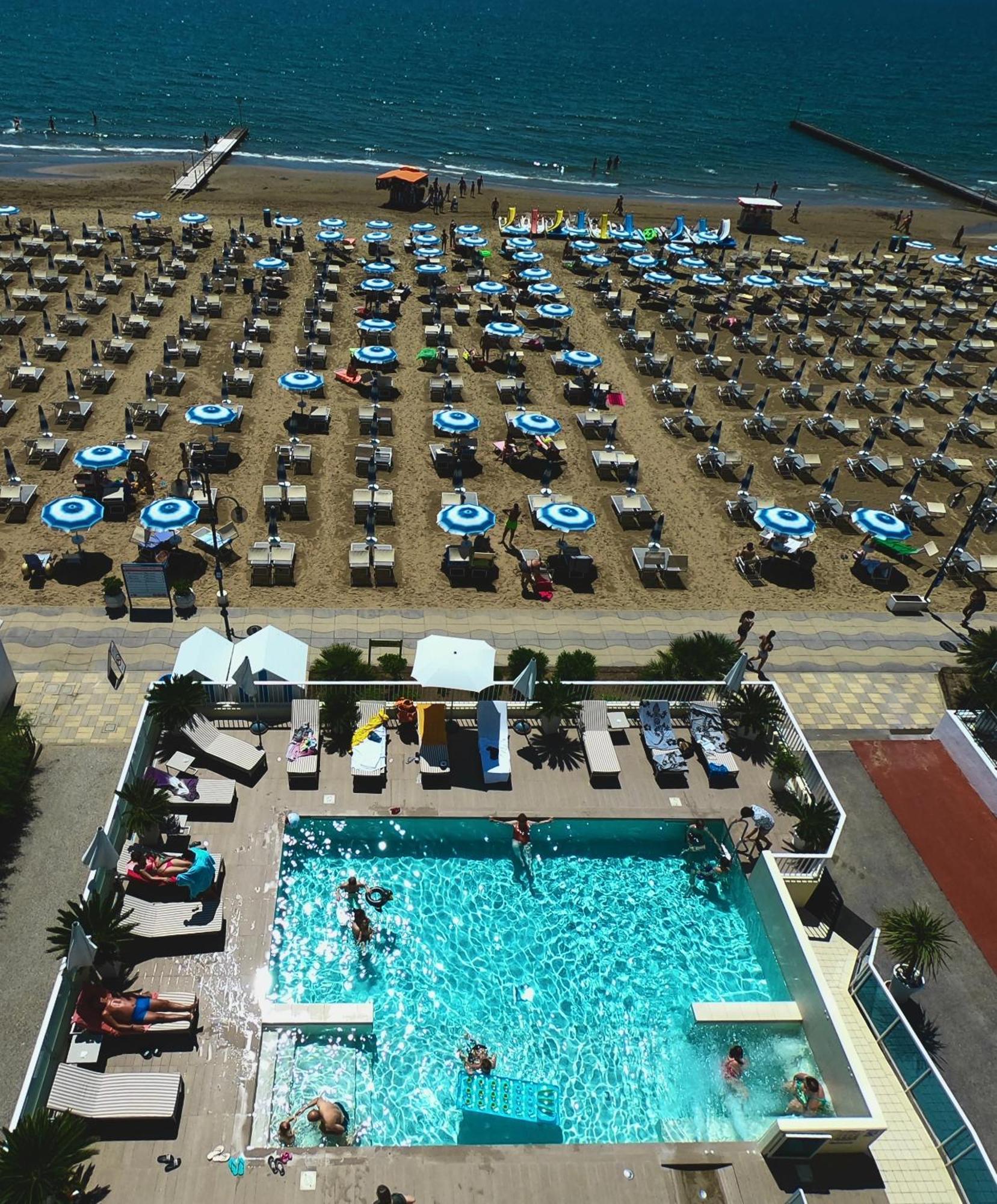 Hotel Canarie リド・ディ・イエゾロ エクステリア 写真
