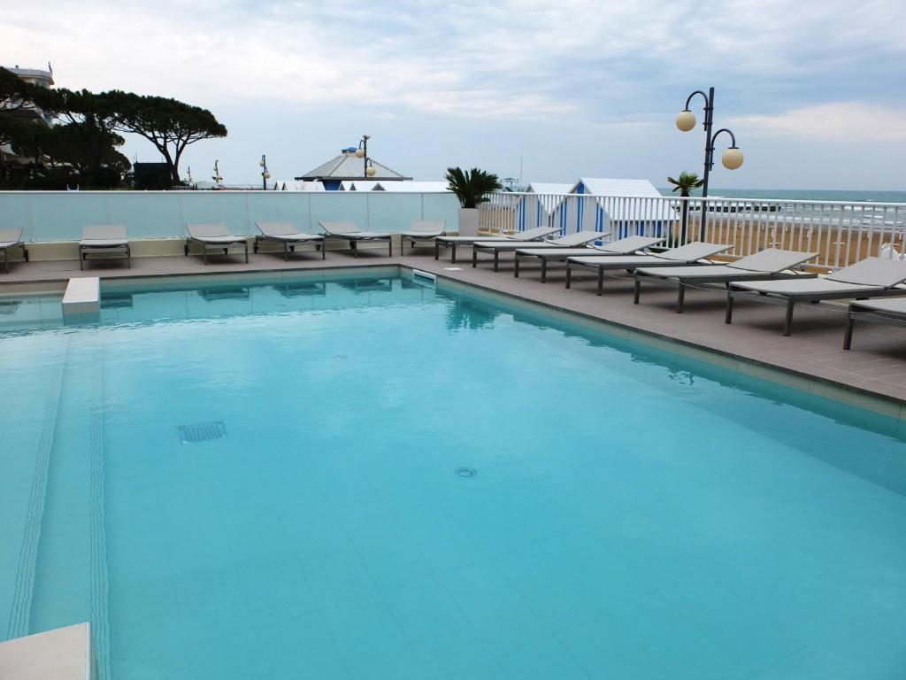 Hotel Canarie リド・ディ・イエゾロ エクステリア 写真