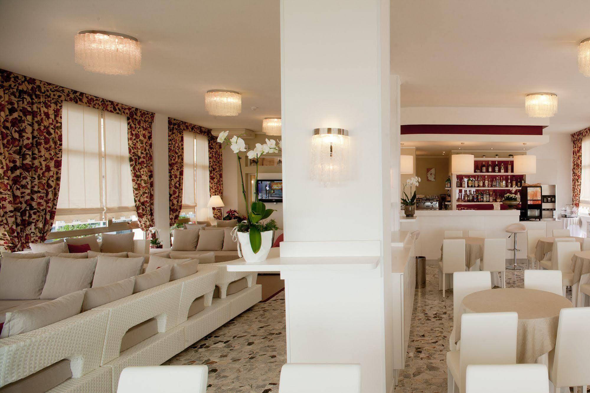 Hotel Canarie リド・ディ・イエゾロ エクステリア 写真